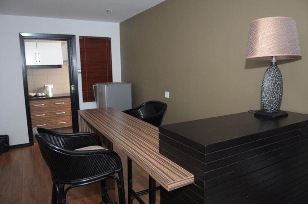 Likas Square Apartment Hotel Кота Кинабалу Екстериор снимка