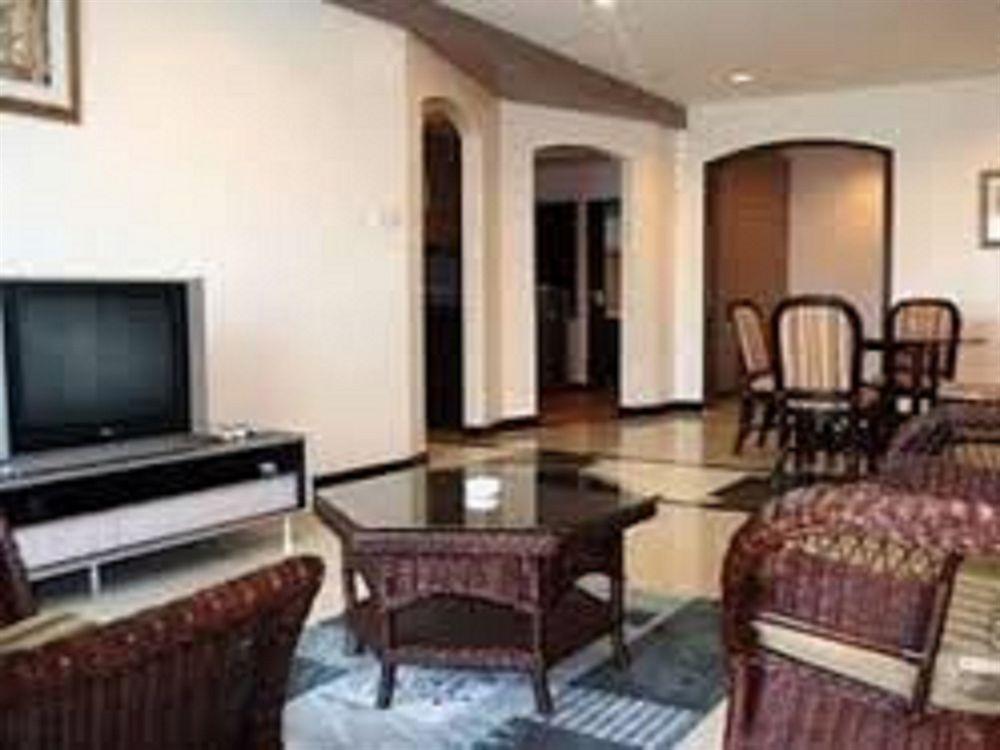 Likas Square Apartment Hotel Кота Кинабалу Екстериор снимка