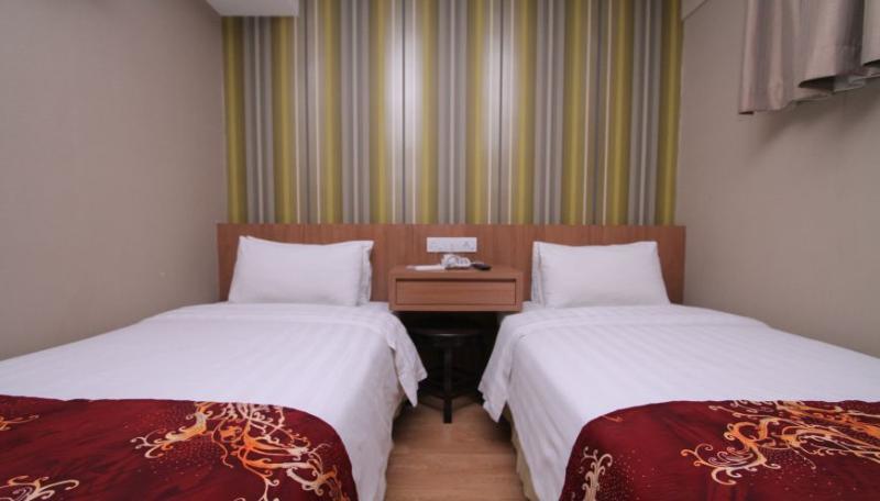 Likas Square Apartment Hotel Кота Кинабалу Екстериор снимка