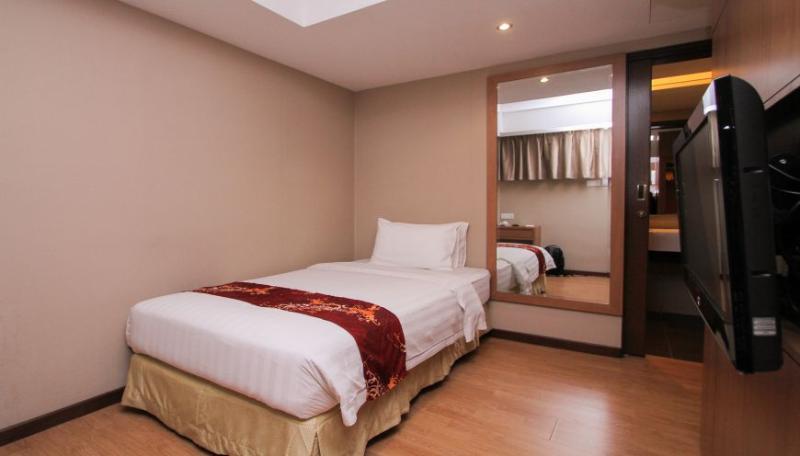 Likas Square Apartment Hotel Кота Кинабалу Екстериор снимка