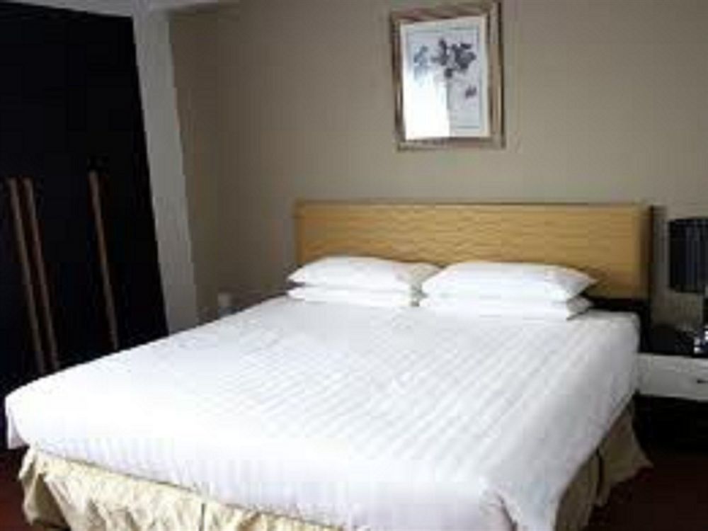 Likas Square Apartment Hotel Кота Кинабалу Екстериор снимка