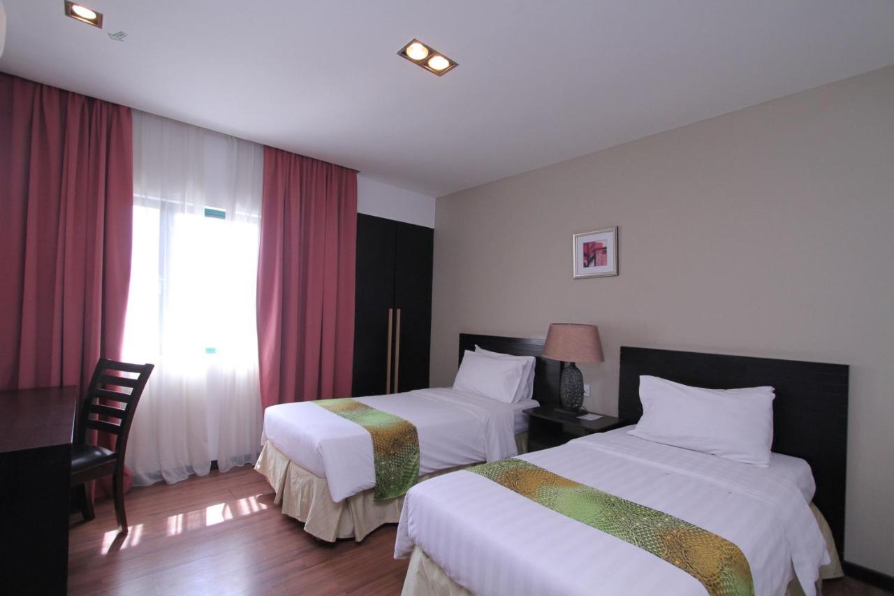 Likas Square Apartment Hotel Кота Кинабалу Екстериор снимка