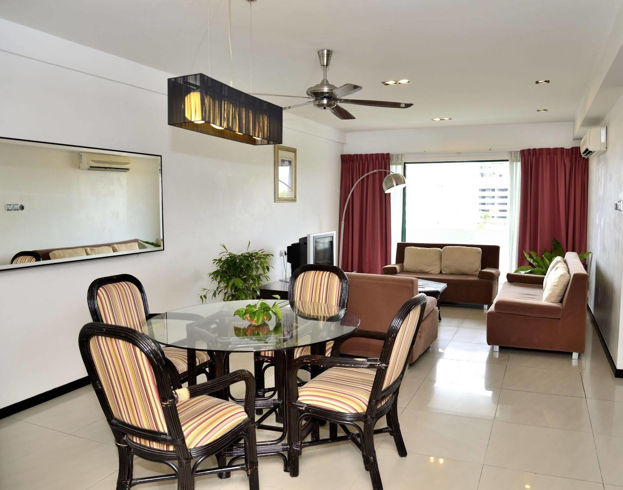 Likas Square Apartment Hotel Кота Кинабалу Екстериор снимка
