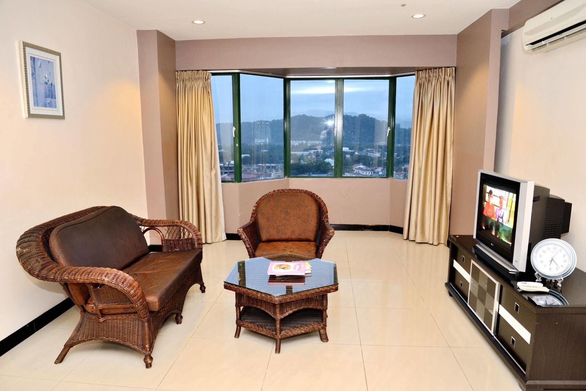Likas Square Apartment Hotel Кота Кинабалу Екстериор снимка