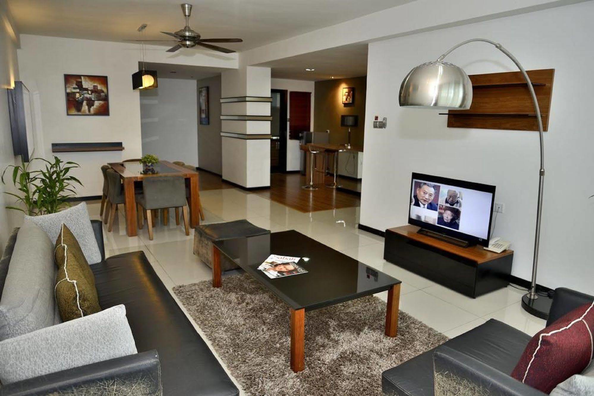 Likas Square Apartment Hotel Кота Кинабалу Екстериор снимка