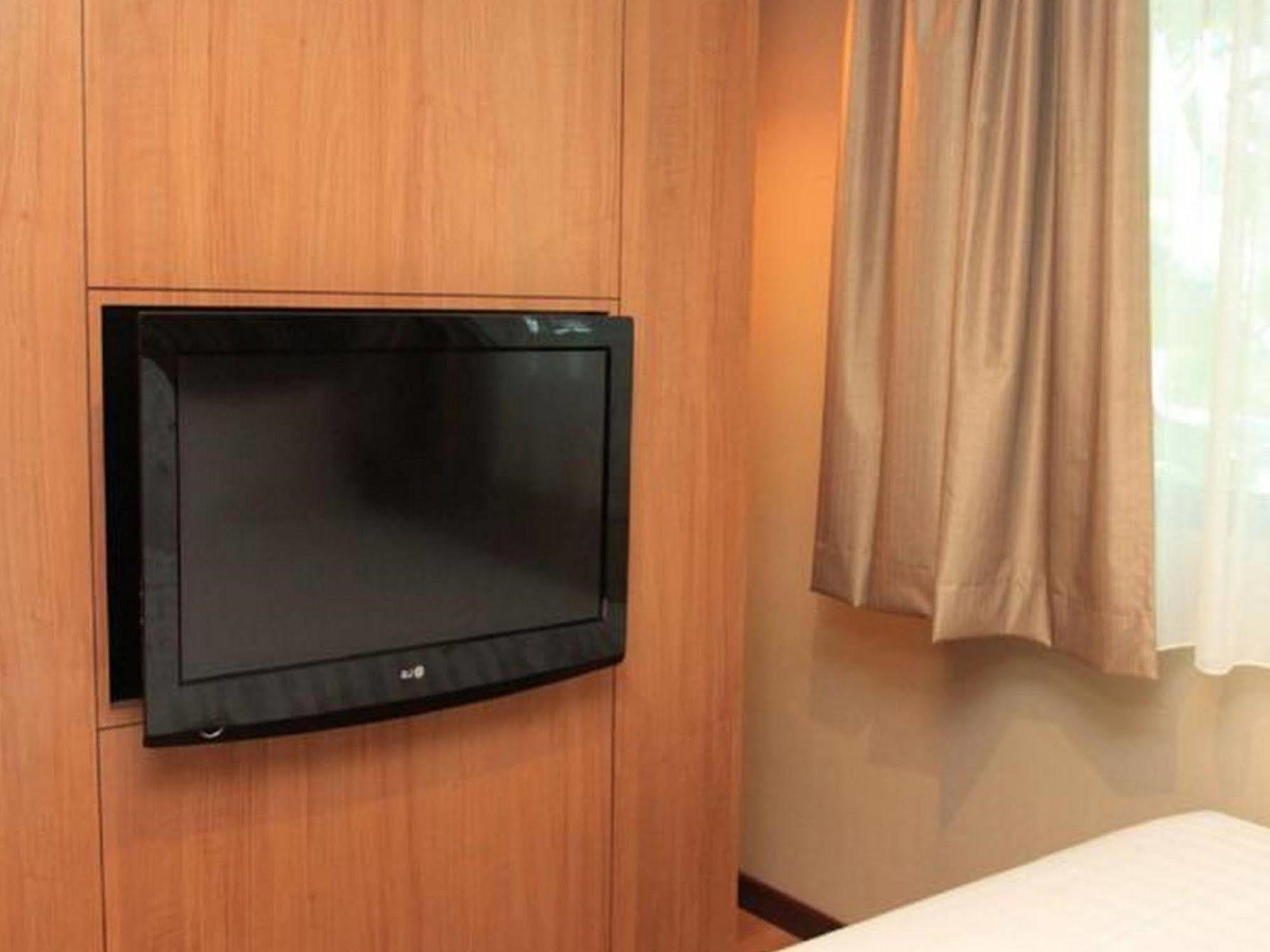 Likas Square Apartment Hotel Кота Кинабалу Екстериор снимка