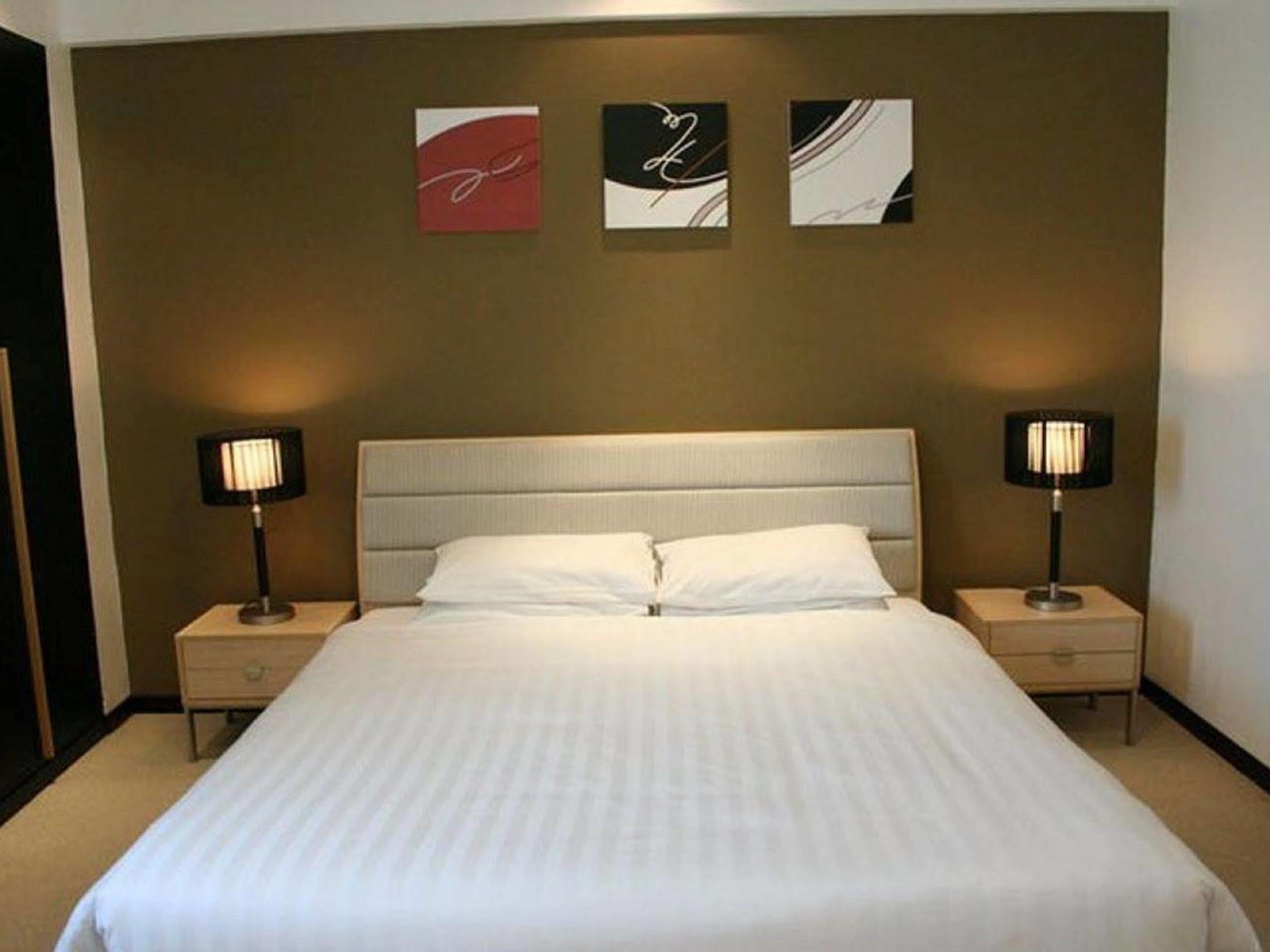 Likas Square Apartment Hotel Кота Кинабалу Екстериор снимка