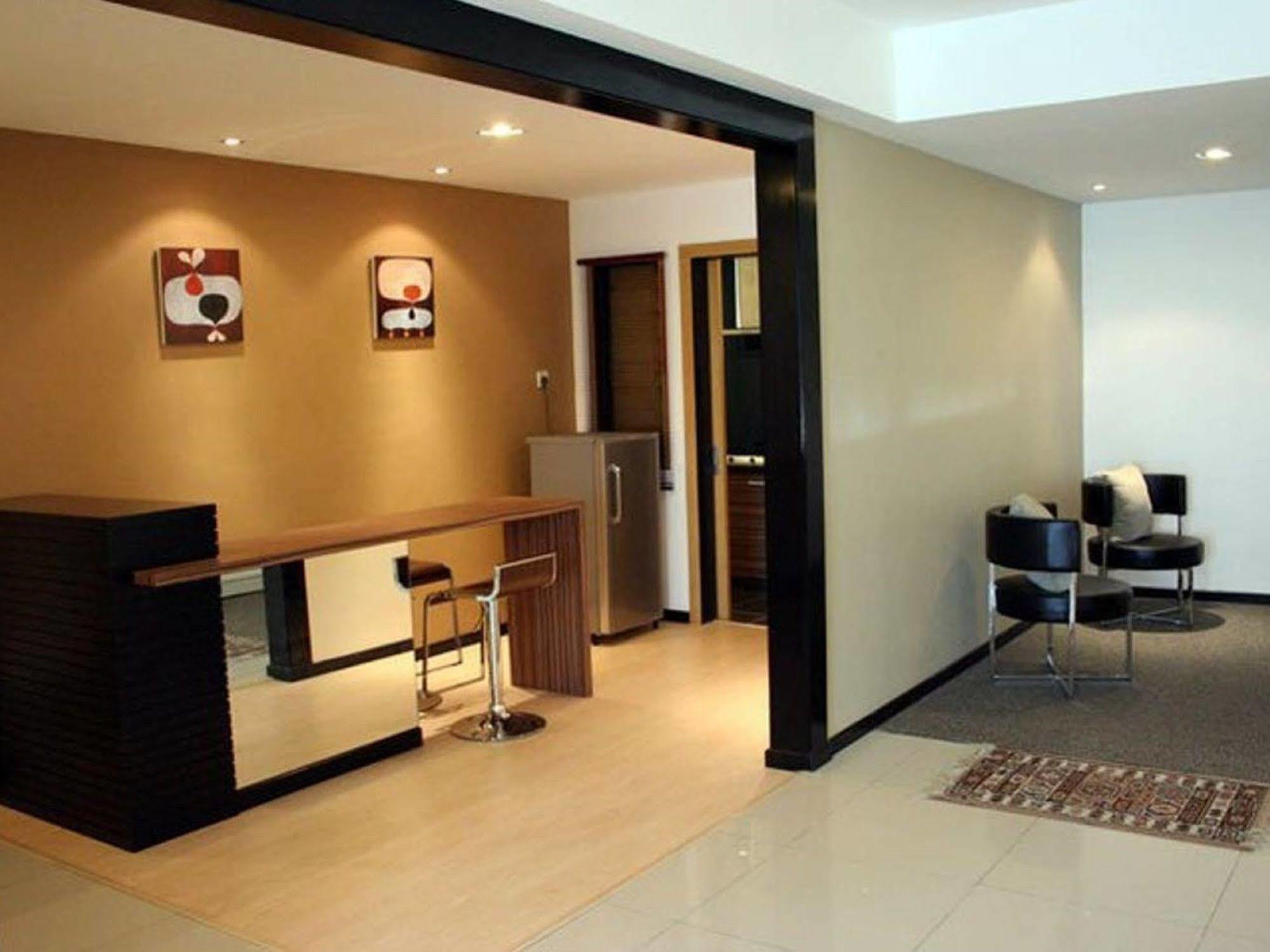 Likas Square Apartment Hotel Кота Кинабалу Екстериор снимка