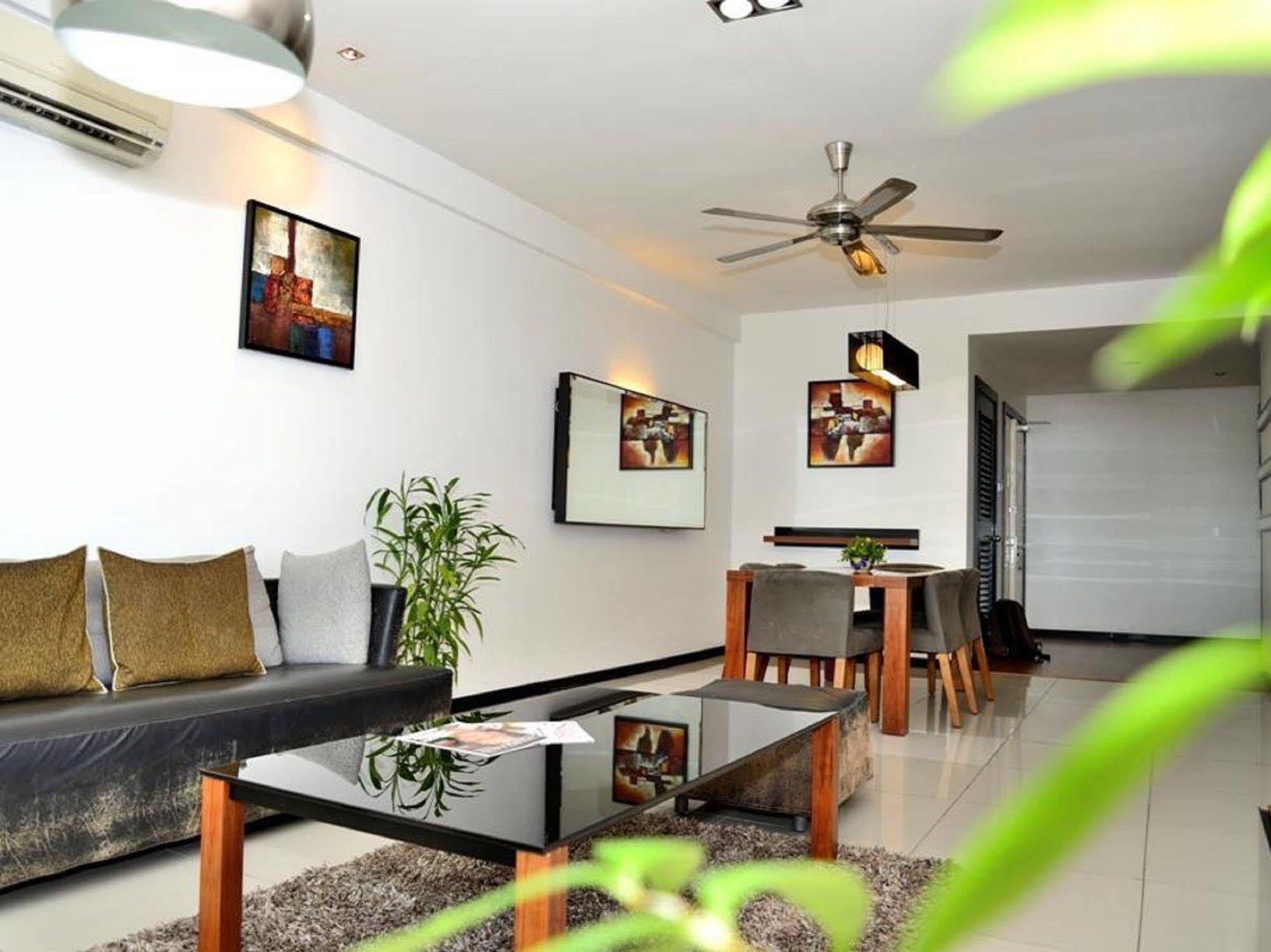 Likas Square Apartment Hotel Кота Кинабалу Екстериор снимка