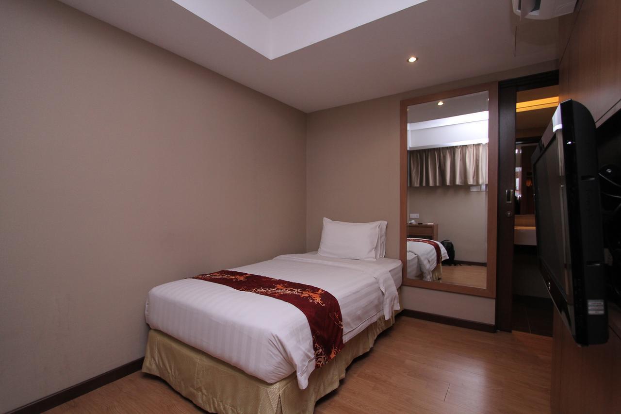 Likas Square Apartment Hotel Кота Кинабалу Екстериор снимка